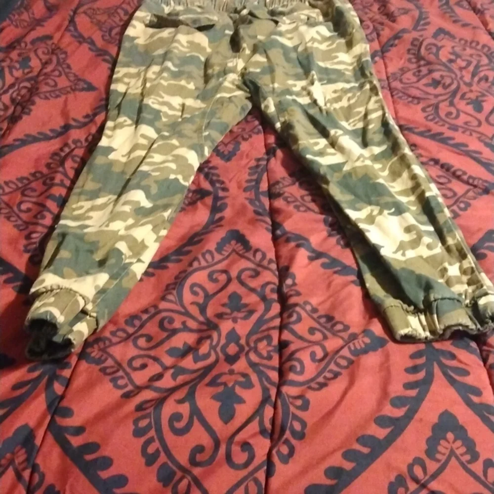 Pants - Picture 3 of 4